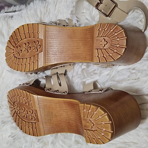 Sadles - Picture 3 of 5